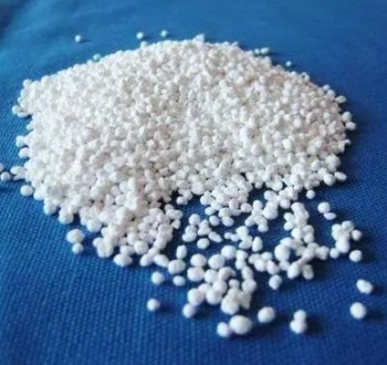 Un buon prezzo. Le palline del cloruro di calcio spolverizzano l'agente di fusione CaCl 2 CAS 10043-52-4 della neve dell'antigelo del fiocco in linea